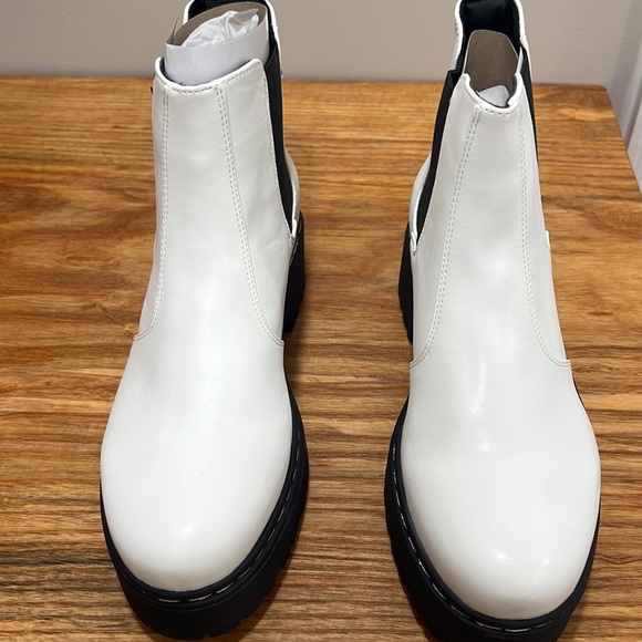 NIB size 7.5  boots - Picture 5 of 9